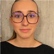 Etudiante pour soutien scolaire pour des enfants de primaire
